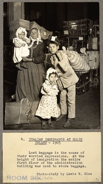 ITALIAN_IMMIGRANTS_(1905)_ELLIS_ISLAND_NY